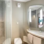 Ibis Le Bourget 고네스