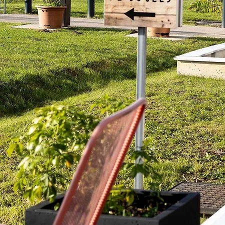 Отель Ibis Le Bourget Гонес