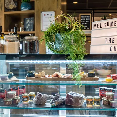 Ibis Le Bourget Гонес