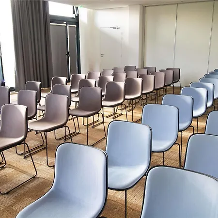 Ibis Le Bourget 3* Гонес