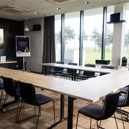 Ibis Le Bourget Отель Гонес