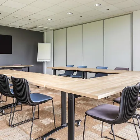 Ibis Le Bourget Гонес