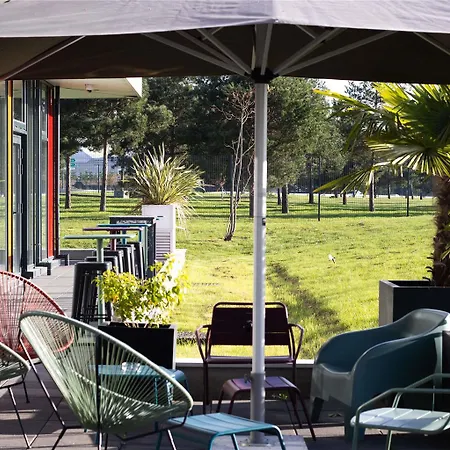 Ibis Le Bourget Гонес