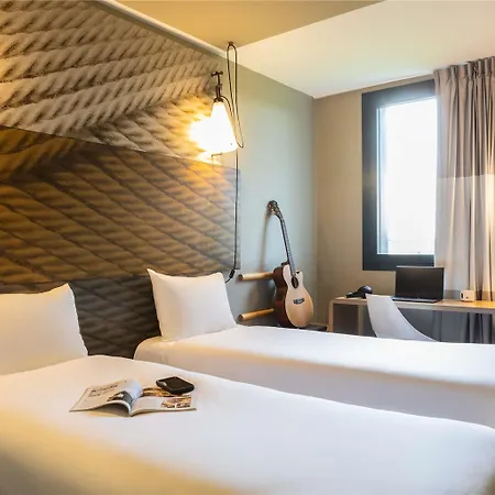 Ibis Le Bourget Гонес