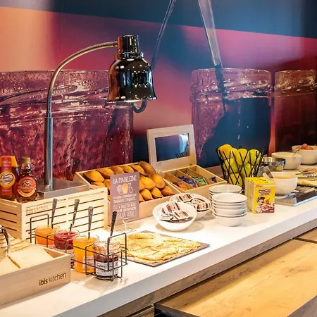 Ibis Le Bourget Гонес